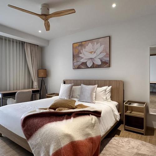 1 bdr Mountain View Apartment 50 m from Bangtao Beach