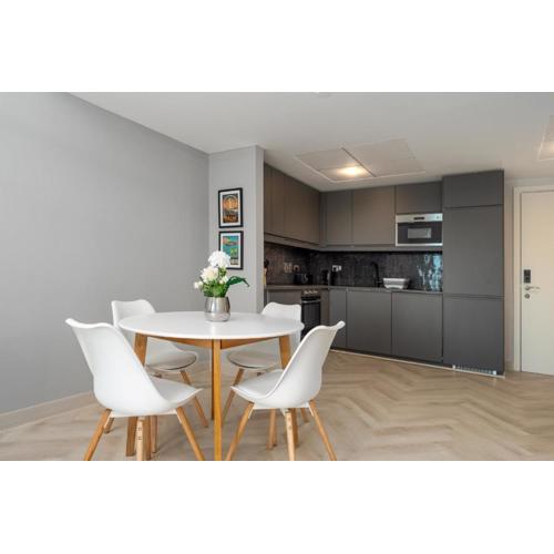 1 Bed, High floor, 2 minutes to metro, Renovated