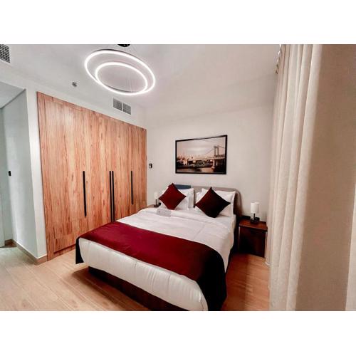 1 Bedroom 1 Min walking to Cleveland and Galleria Mall by Central Stay