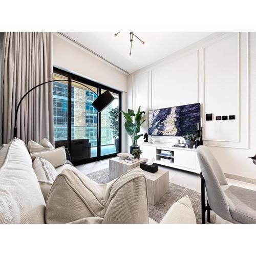 1-Bedroom Apartment in Downtown with Pool View