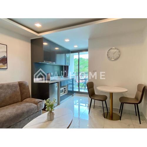 1-bedroom Arcadia Center Suites 824