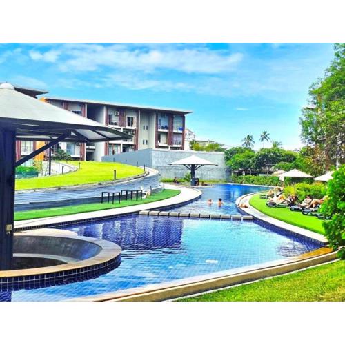 1 Bedroom Condo & Living Room Near the Beach for Rent