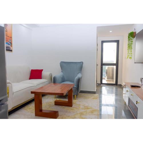 1 bedroom condo Riverside Drive with gym