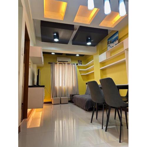 1-Bedroom condo with pool across NAIA Terminal 3