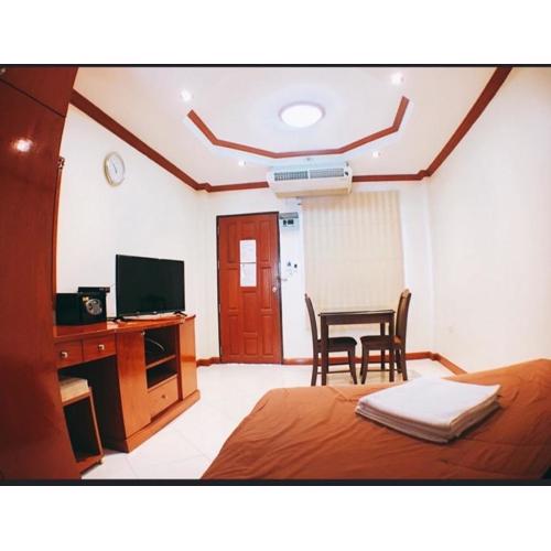 1 Bedroom Great Location10mins Walk to Beach