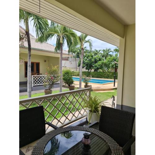 1 Bedroom House With Pool In Central Location