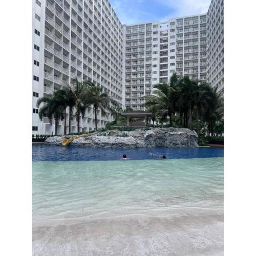 1 Bedroom Near MOA with Pool View - Shore 1 Residences