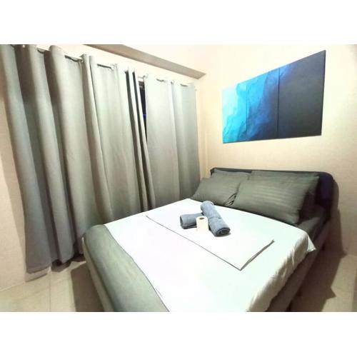 1 Bedroom with Balcony Near MOA