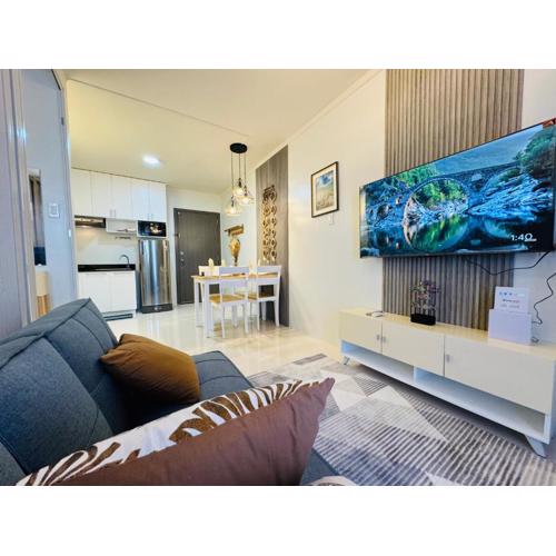 1 BedroomDeLuxe Condo w/Balcony, Pool & Gym