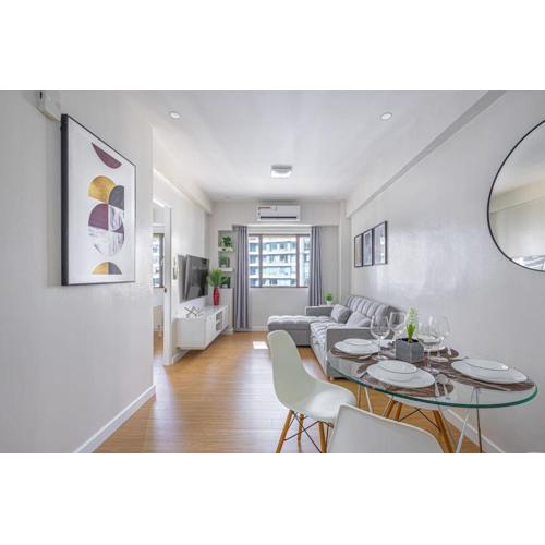 1 BR Central and Cozy Condo Prime Location in BGC