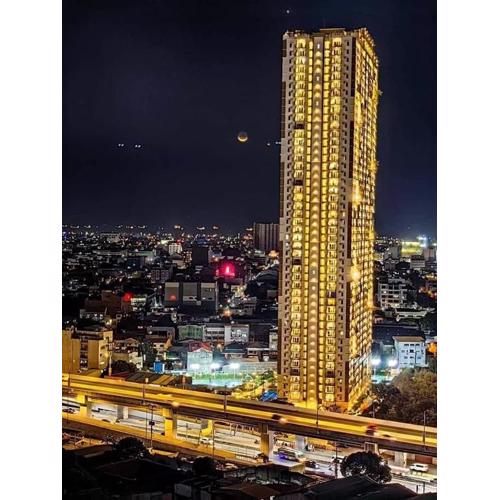 1 BR Condo Unit at The Celandine Condominium near Ayala Cloverleaf Mall