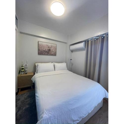 1 BR Condo with balcony in Verdon Parc Trevans Building