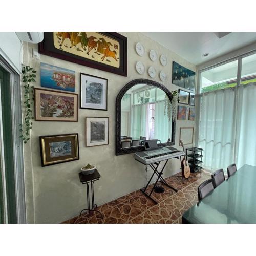 1-BR spacious lofted apartment near BGC Taguig City (THR105)