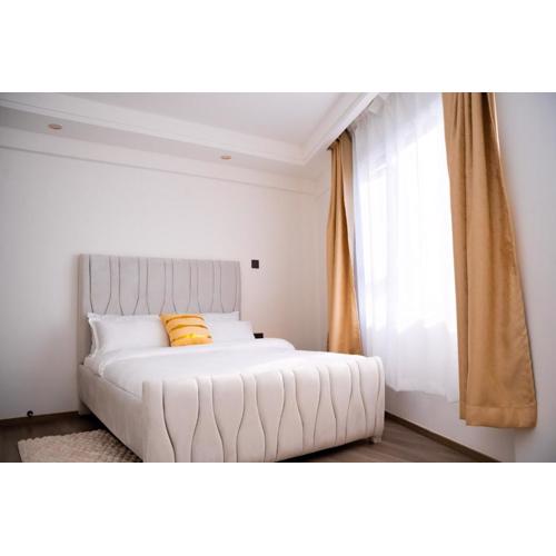 1 BR Stylish Haven with Skyline Views