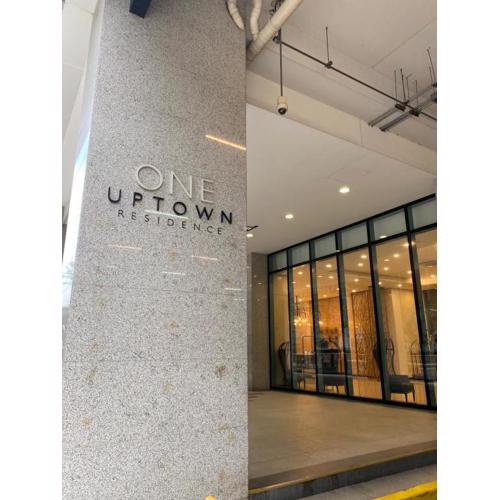 1 BR Uptown BGC across Uptown Mall