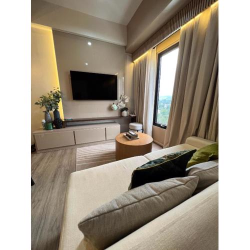 1 br with balcony walk to IT Park Cebu nice view pool access