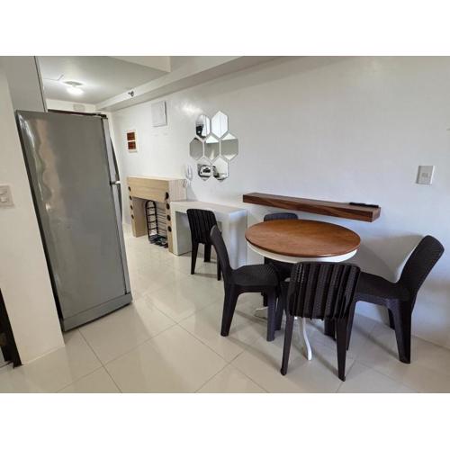 1 minute walk to mines view park and good shepherd