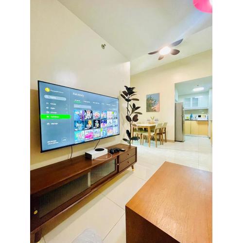 1 Queen Bed & 2 double beds at One Uptown Residences with XBOX and Netflix