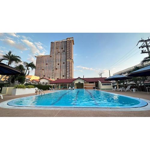 1-Step Beach & 711! Huge Condo next to Copacabana