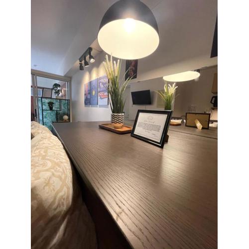 10-minute ride to Araneta Coliseum