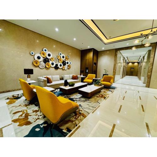 10F Luxury 1BR at Park Mckinley West near Venice Mall