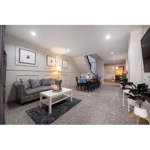 10mins BTS Skytrain Onnut station