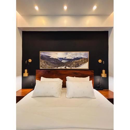 12 Poolside Paradise Suite