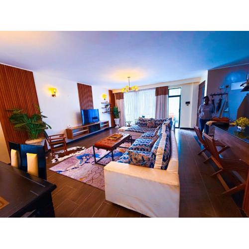 1404 Roseville Family Stays - Heated Rooftop Pool, Kids Play, Garden