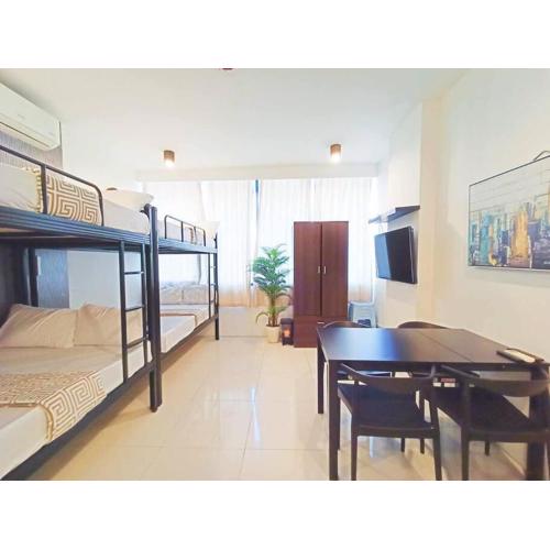 14T Walking distance to Ayala and IT Park with WIFI