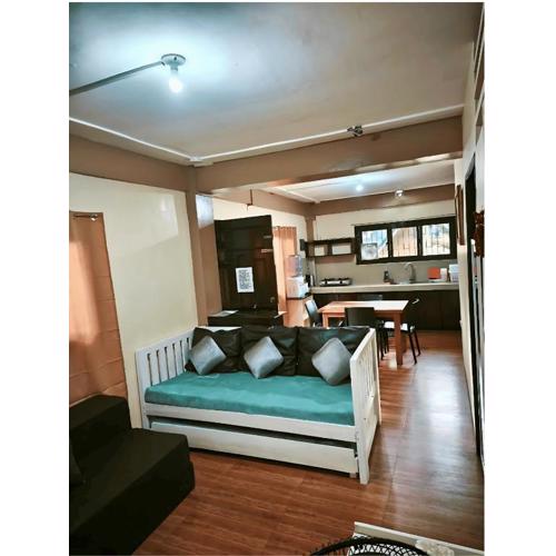 15-20Pax 9 Beds BisGroot Baguio Transient House