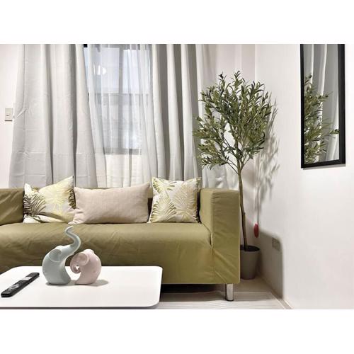 15 Secs to Beach-2BR w/ Kitchen & Newly Renovated