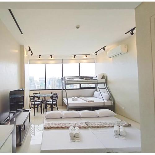 16G Walking distance to Ayala and IT Park with WIFI