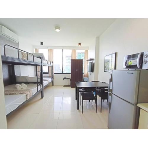 17D Walking distance to Ayala and IT Park with WIFI