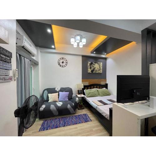 19f w NFLIX & BALCONY NEAR ROB, PGH, ACC USM&SLMC