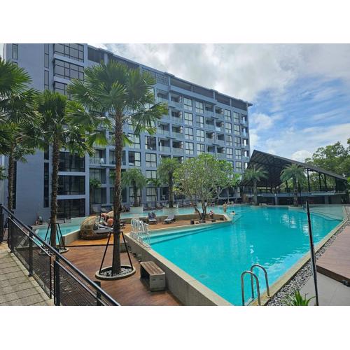 1BDR 2 Pools on the roof 500m to beach 3 Bars