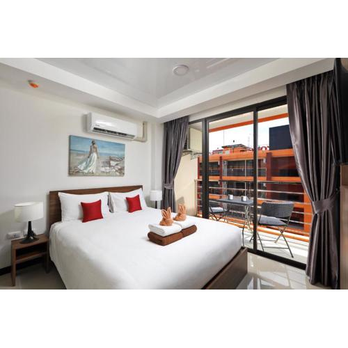 1bdr apartment NaiHarn Beach condo by Capital Pro