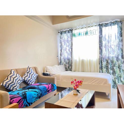 1Bedroom Condo Staycation 10-15mins at Airport
