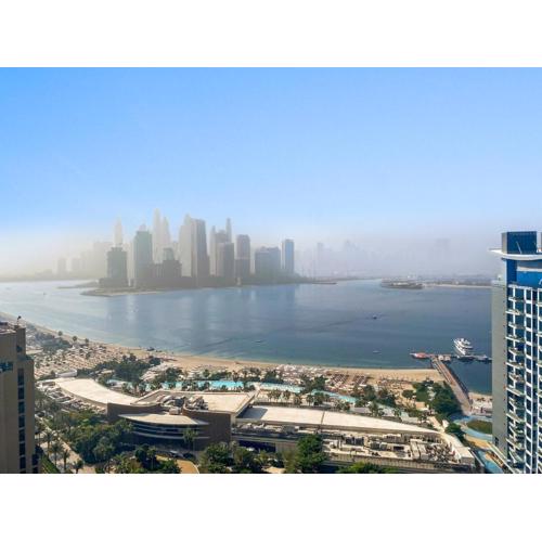 1BR Apartment on The Palm Walk to Beach Mall Pool Restaurants