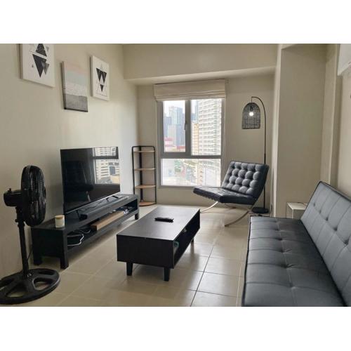 1BR Avida San Lorenzo Condo w Parking WiFi Tower 2 in Makati City