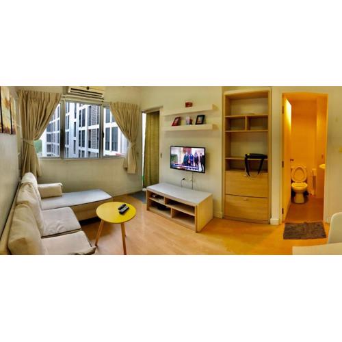1BR Condo 5 Min to BTS 1000Mbps Fiber Wi-Fi great location