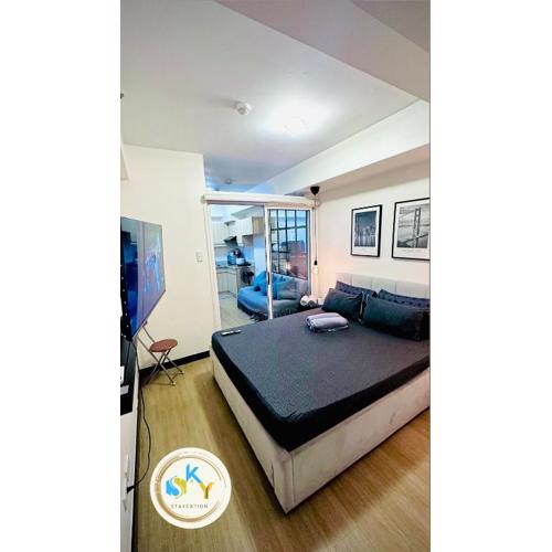 1BR Condo Unit at Celandine Condominium Near Ayala Cloverleaf Mall