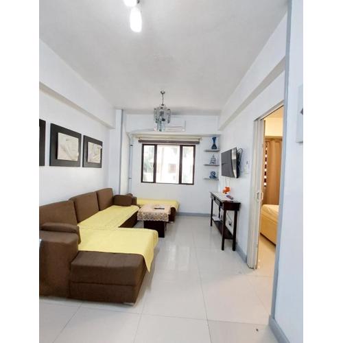 1BR Condotel - Forbes Town Road near St Lukes BGC Taguig