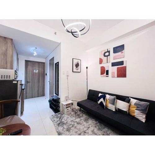 1BR Condotel with Balcony at FAME Residences #FM01