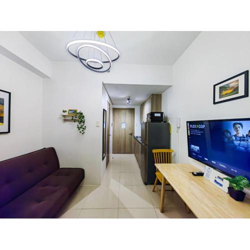 1BR Condotel with Balcony at FAME Residences #FM08-1