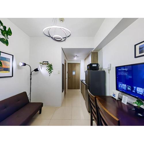 1BR Condotel with Balcony at FAME Residences #FM09-2