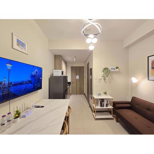 1BR Condotel with Balcony at FAME Residences #FM10