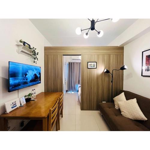 1BR Condotel with Balcony at FAME Residences #FM12-1