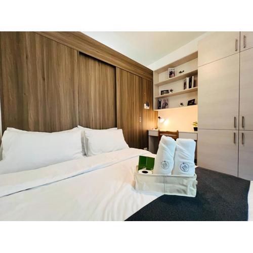 1BR Condotel with Balcony at FAME Residences #FM12