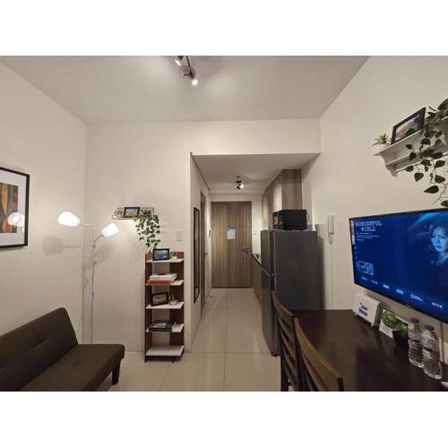 1BR Condotel with Balcony at FAME Residences #FM13-1