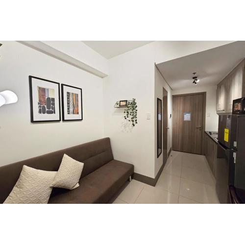 1BR Condotel with Balcony at FAME Residences #FM21-1